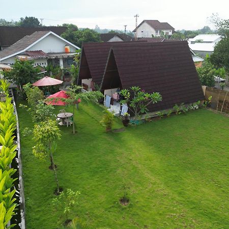 D' Carasti Bungalow Masbagik Exteriör bild