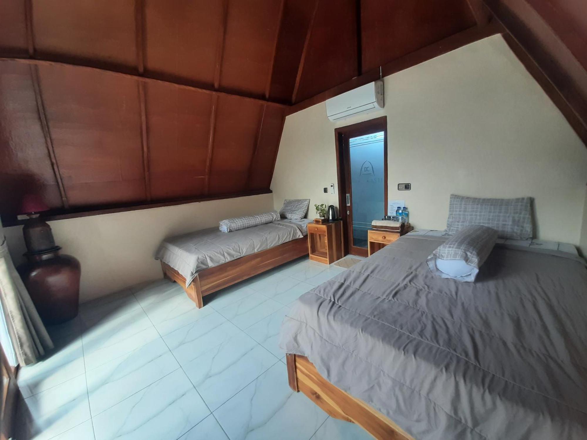 D' Carasti Bungalow Masbagik Rum bild